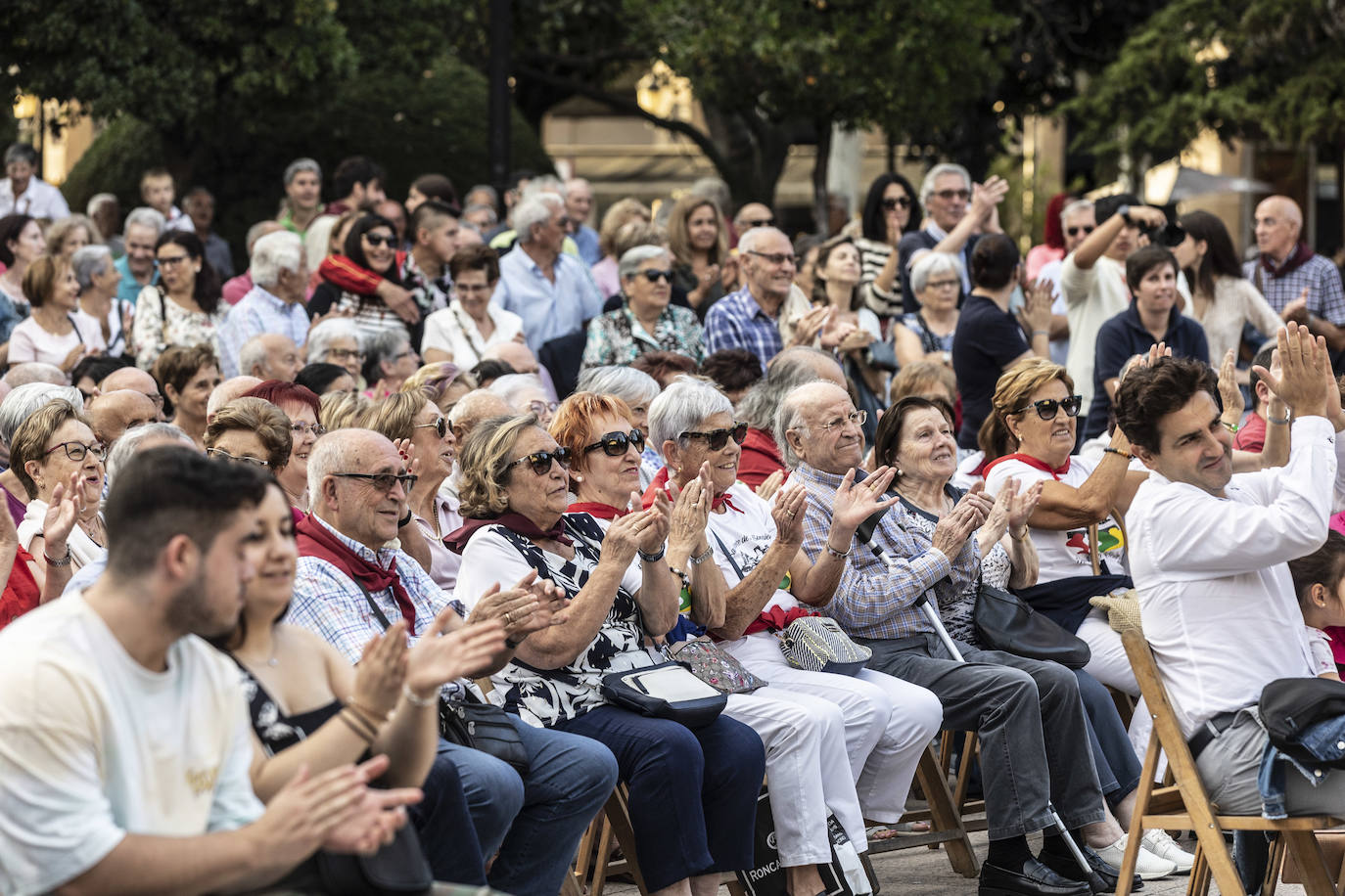Festival de jotas en el Espolón