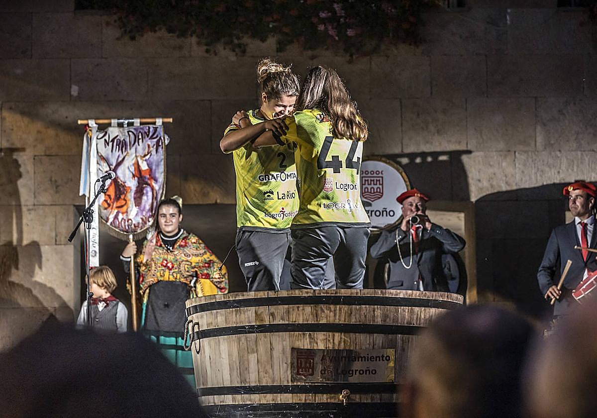 Colgar las botas para pisar las uvas