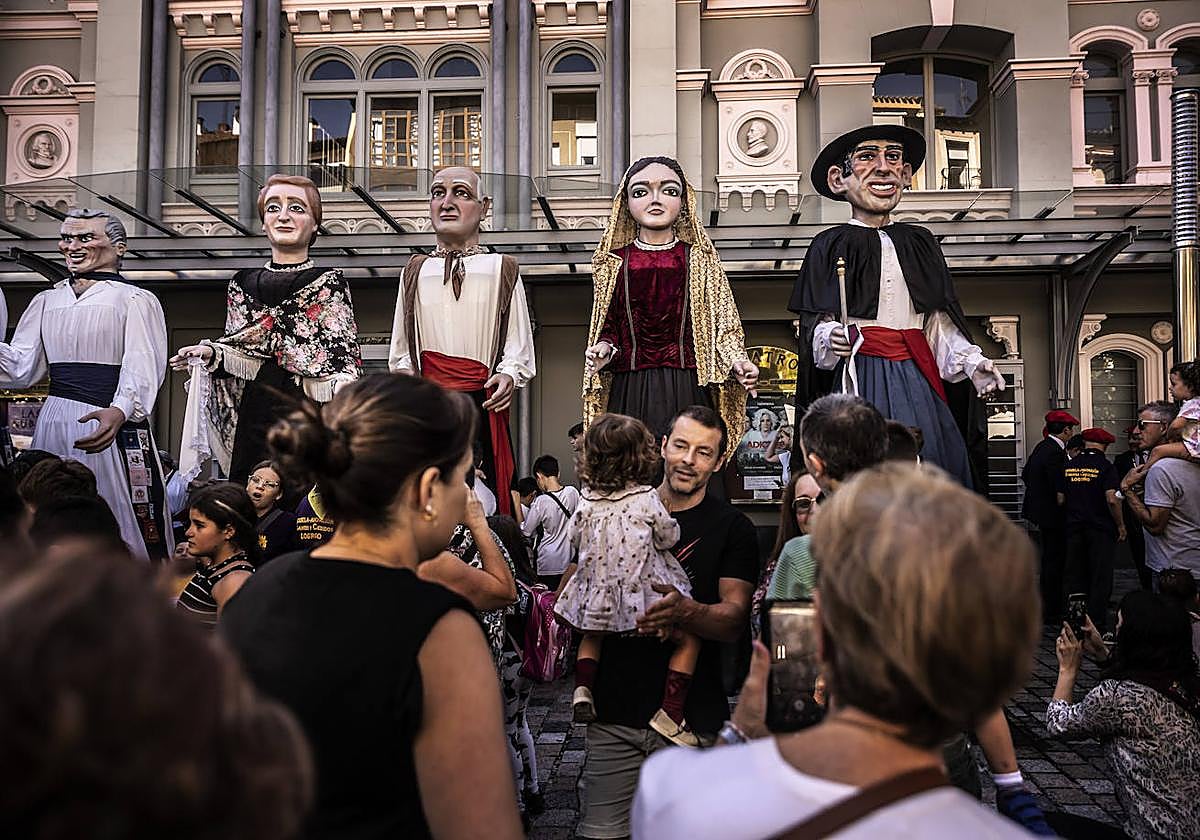 Mañana de gigantes para grandes y pequeños