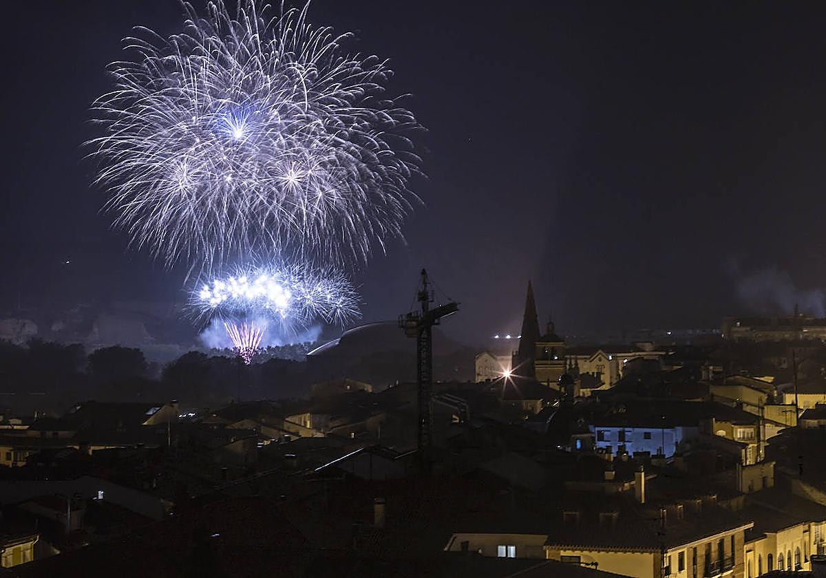 Noche de fuegos artificiales con Pirotecnia Zaragozana