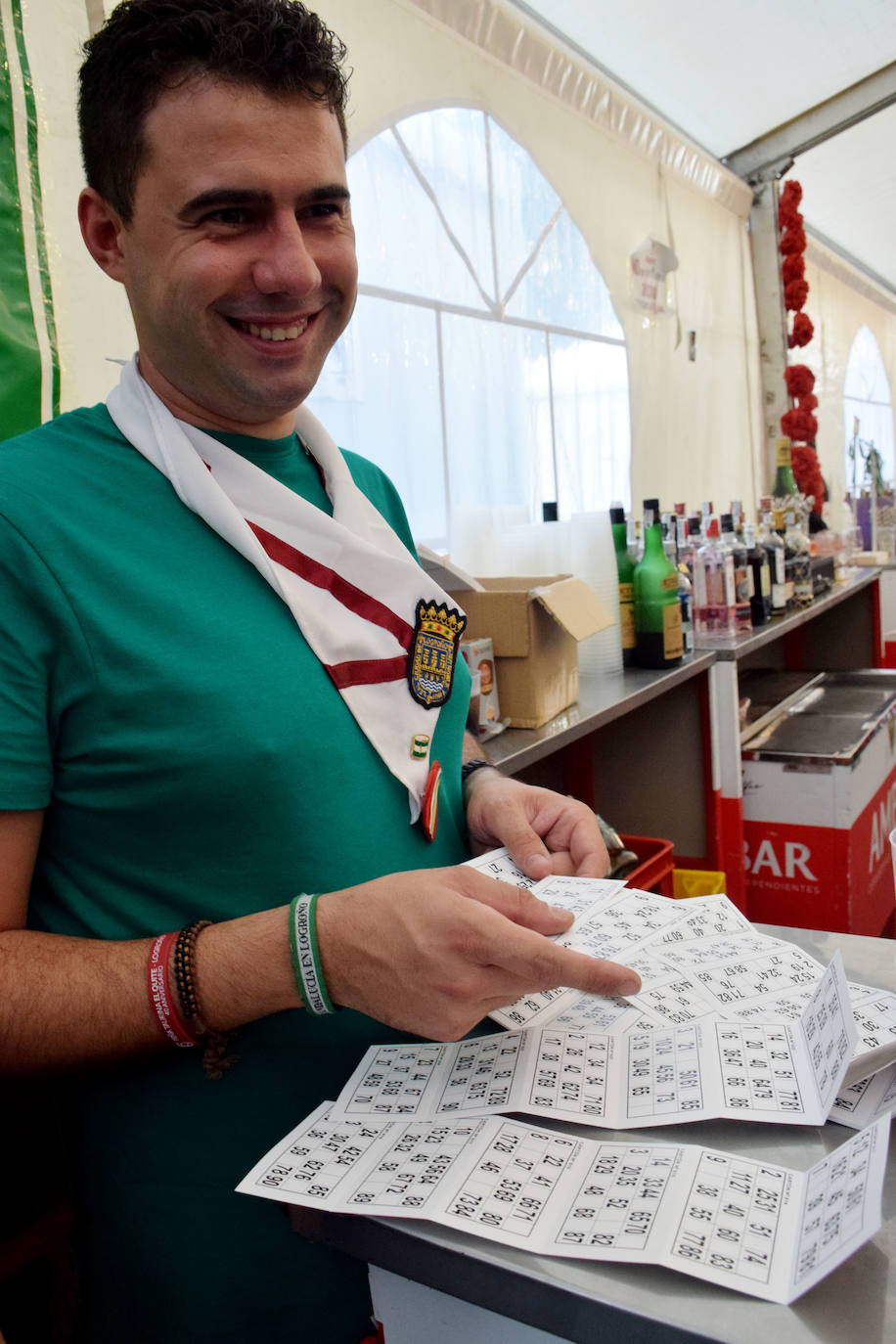 Bárbara la Reina de la Pantaloneta en el bingo de la Casa de Andalucía
