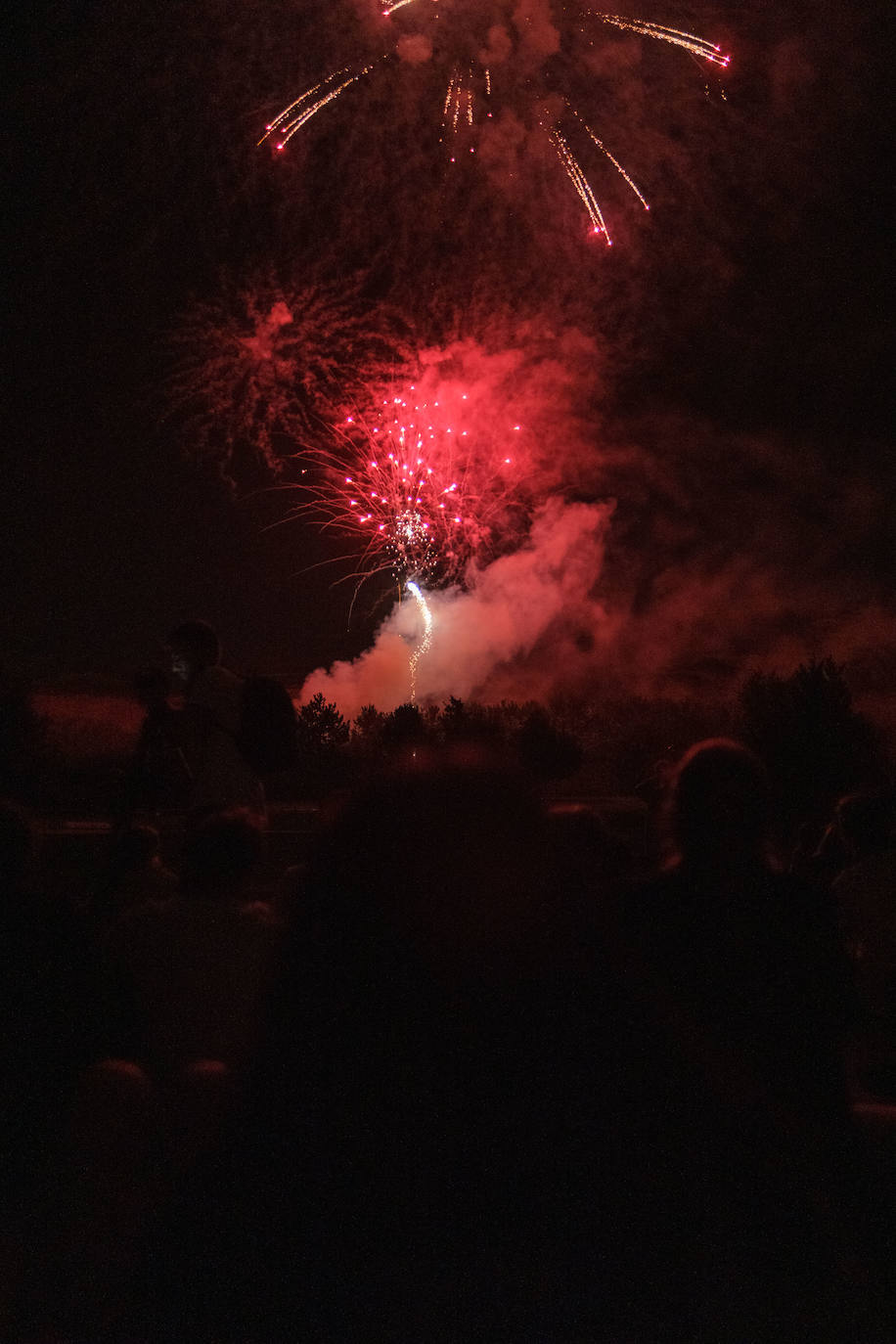 Pirotecnia Pablo pone color a la noche del miércoles