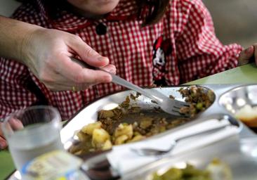 Educación exige a Serunión un informe urgente sobre los gusanos hallados en la comida en varios colegios