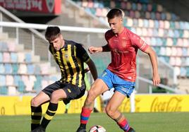 Un lance del partido en Lasesarre.