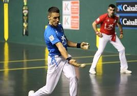 Zabala, en un momento del partido. En segundo plano, Rezusta.