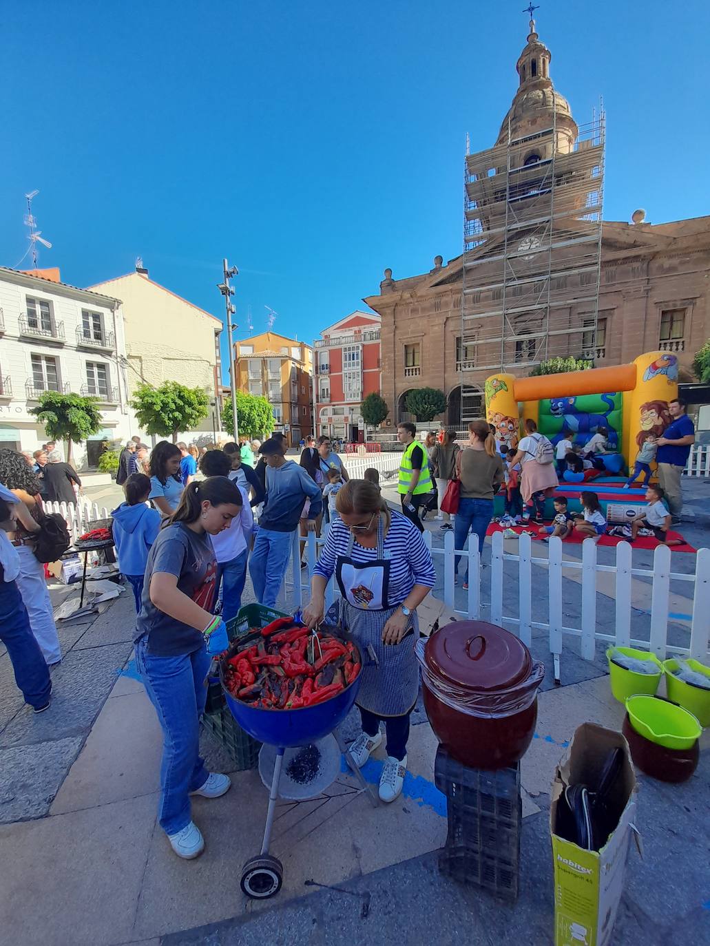 &#039;Calahorra con pimientos&#039; llena las calles de olor y sabor