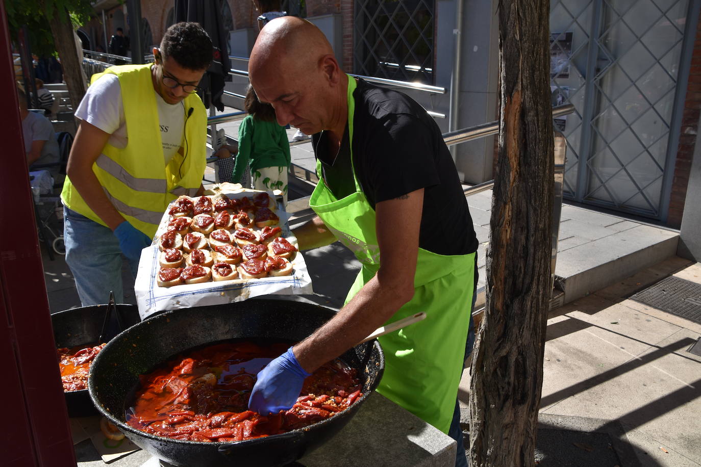 &#039;Calahorra con pimientos&#039; llena las calles de olor y sabor