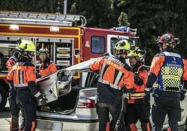 Bomberos del CEIS Rioja, durante unas prácticas en una imagen de archivo.