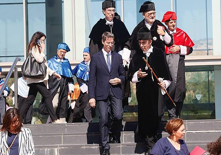 Capellán y Ayala, a la salida del acto de apertura del curso en la UR.