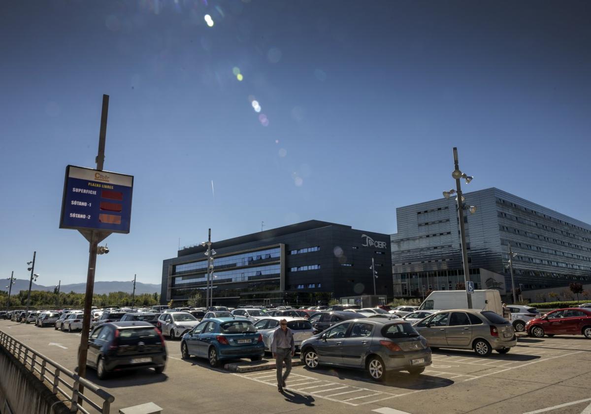 Aparcamiento del Cibir, en Logroño, donde se prevé construir la sede del grado de Medicina de la Universidad de La Rioja.