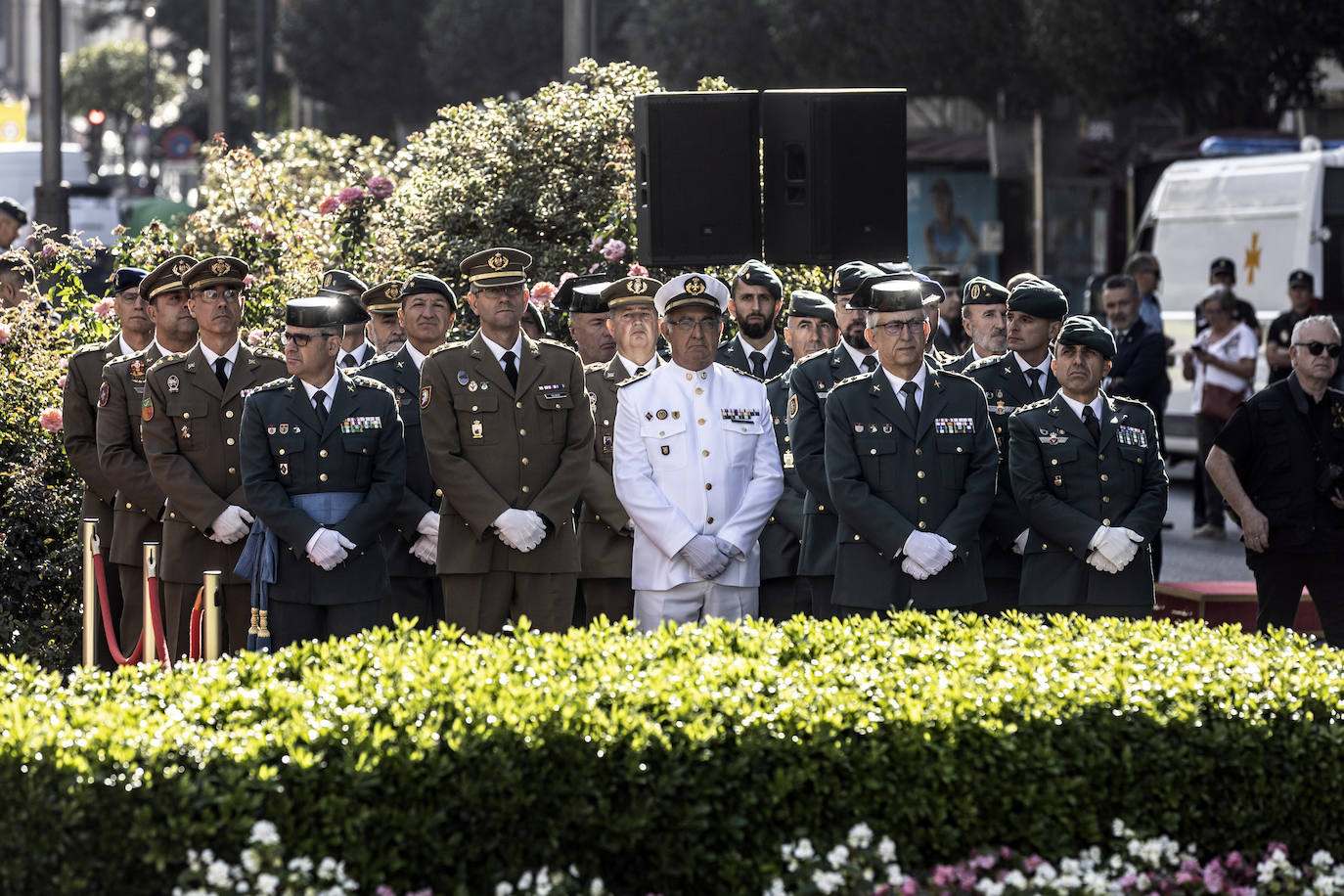 El izado de la bandera en el centro de Logroño