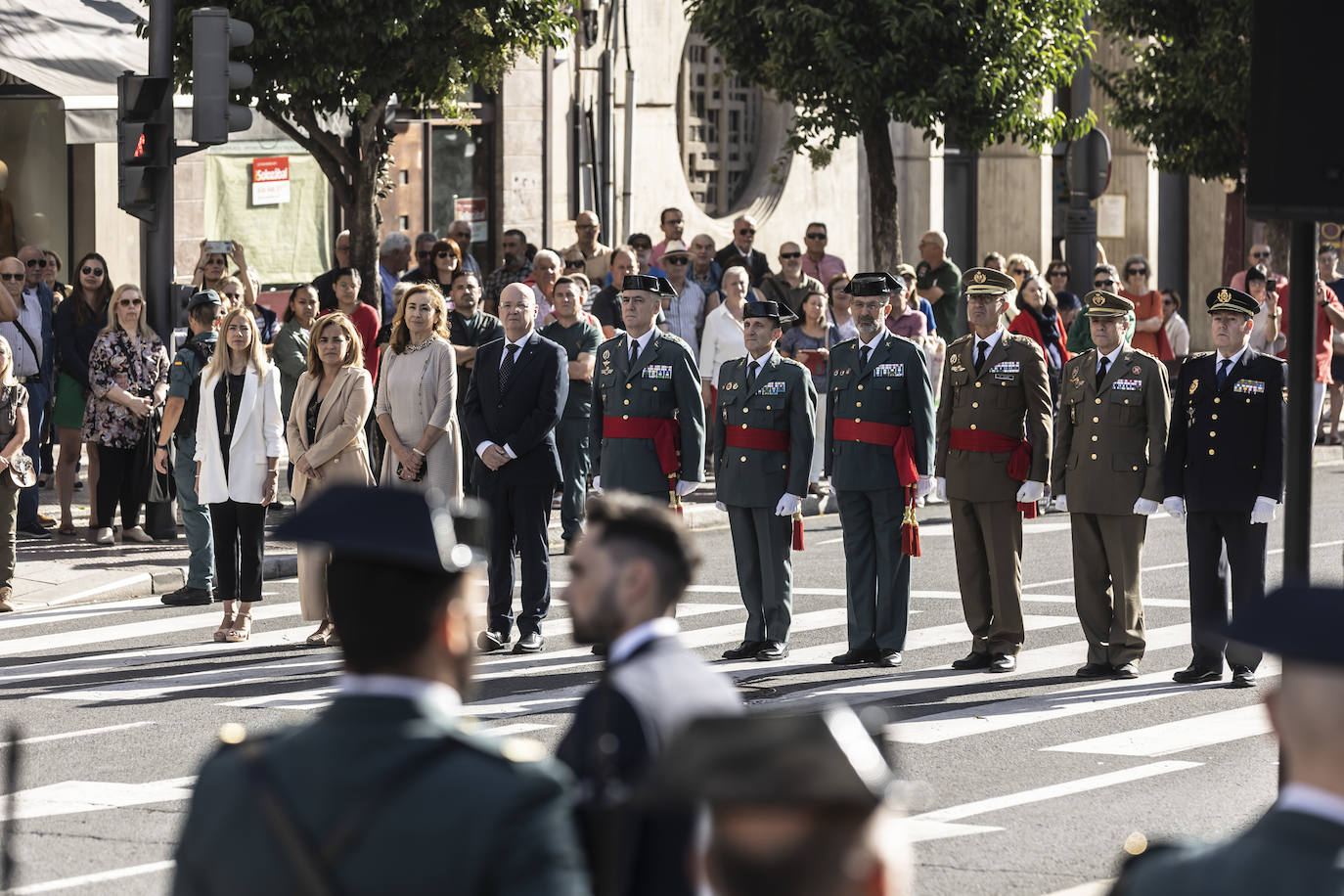 El izado de la bandera en el centro de Logroño