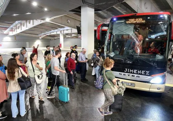 El Gobierno refuerza los autobuses para viajeros con nuevos servicios a Haro, Nájera, Alfaro y Arnedo