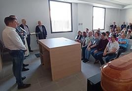 Numerosos invitados, incluidos corporativos, asistieron a la inauguración del tanatorio. En la imagen, en el oratorio, donde se bendijo.