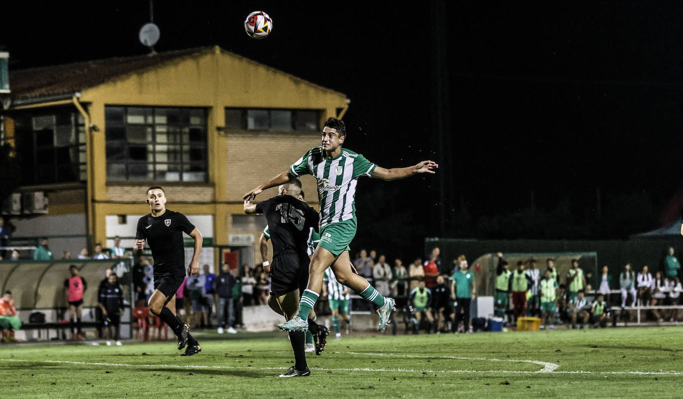 Las imágenes de la derrota del Pradejón ante el Atlético de Lugones