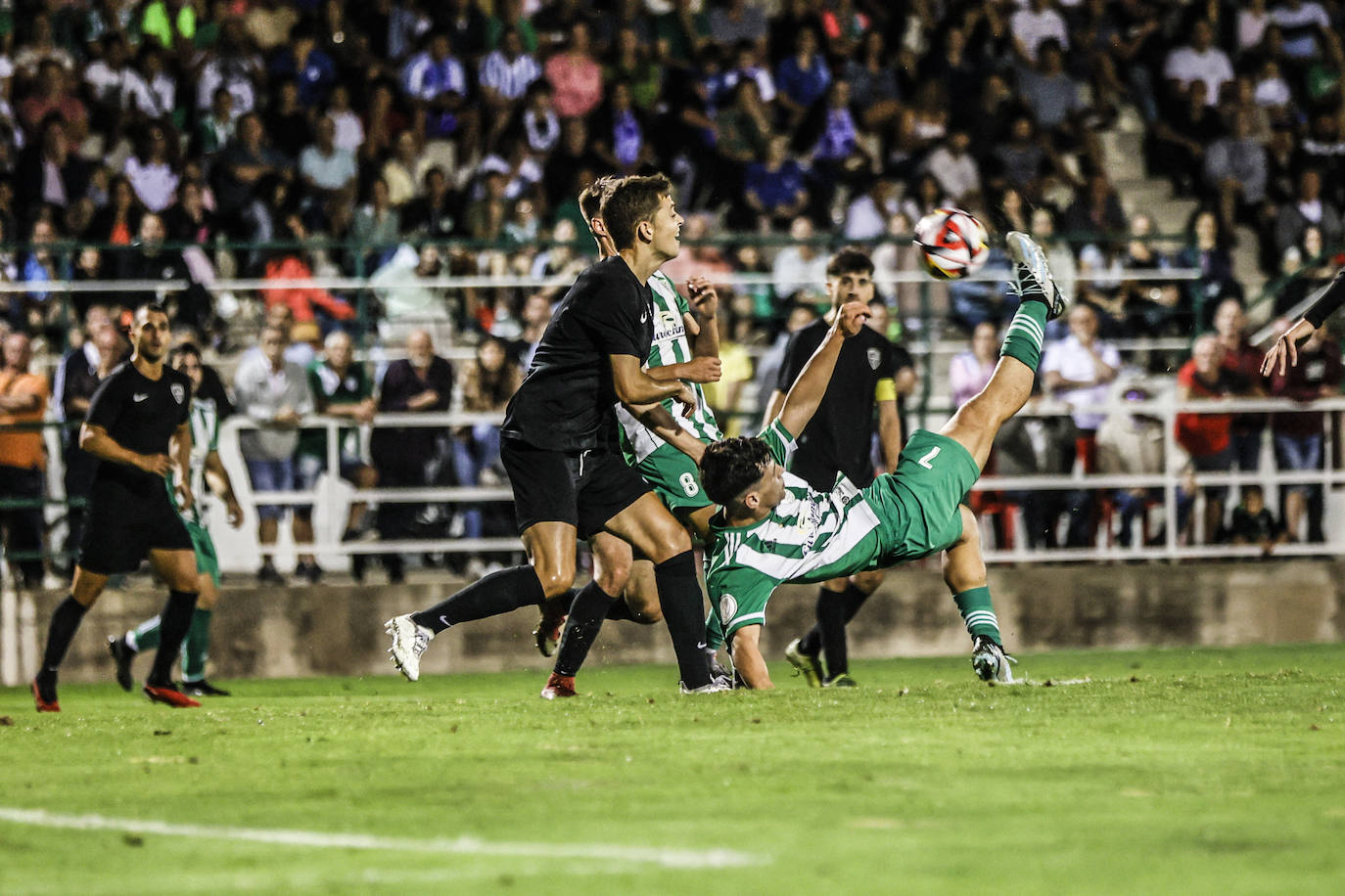 Las imágenes de la derrota del Pradejón ante el Atlético de Lugones