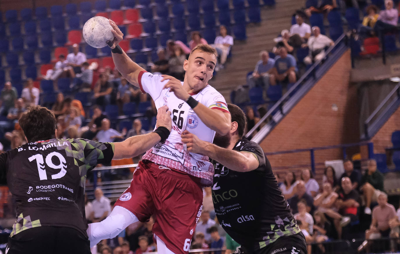 El partido del Ciudad de Logroño contra Torrelavega en imágenes