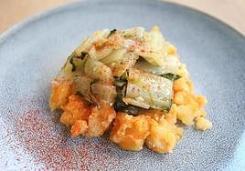 Acelgas con patatas rotas al pimentón