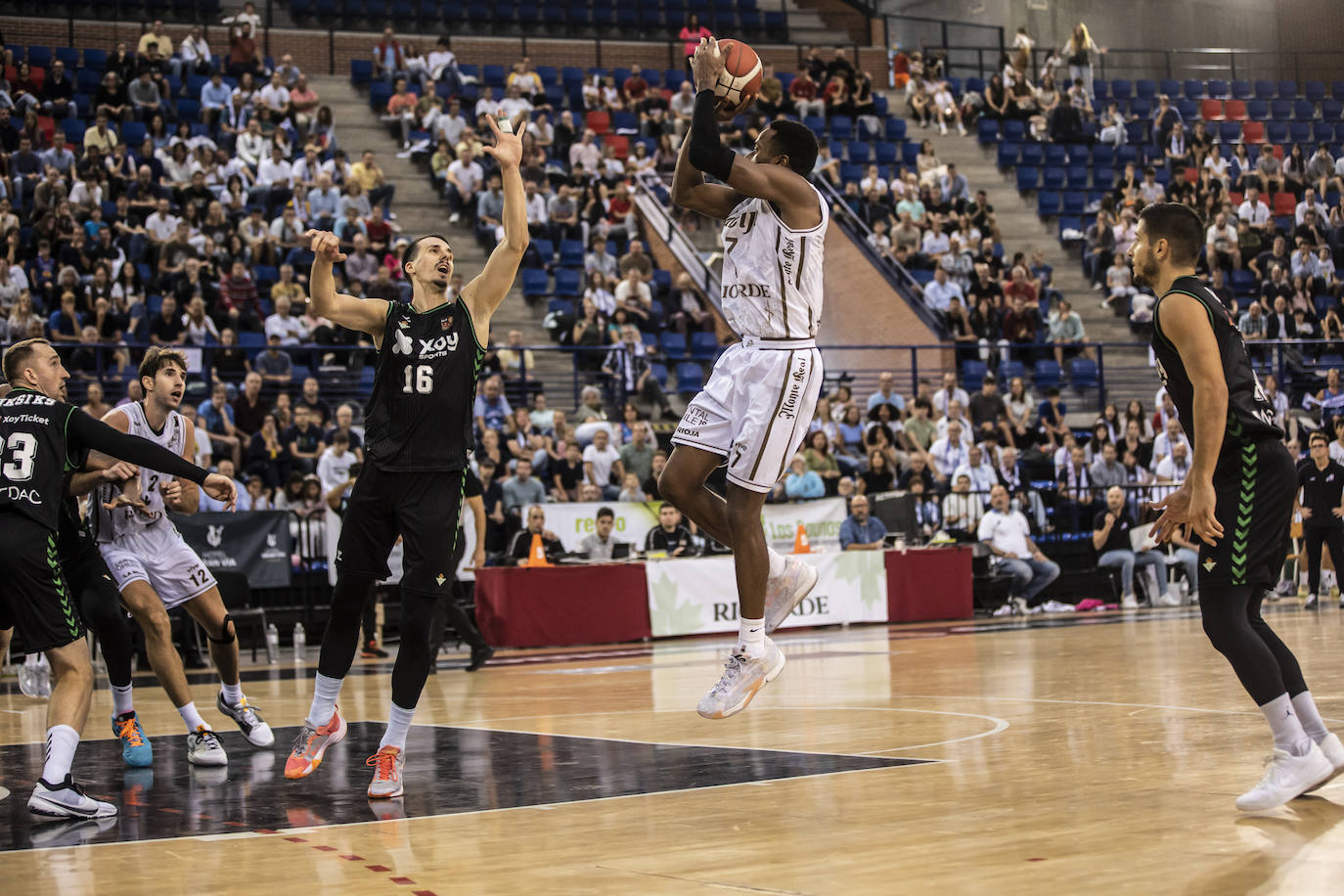 Clavijo 62 - Betis 56