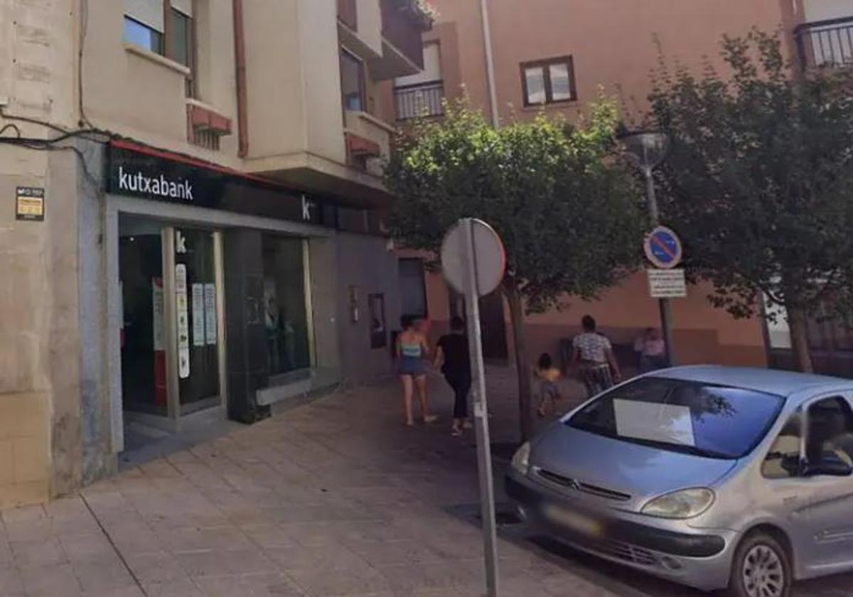 Atracan a punta de pistola una oficina de Kutxabank en Oyón