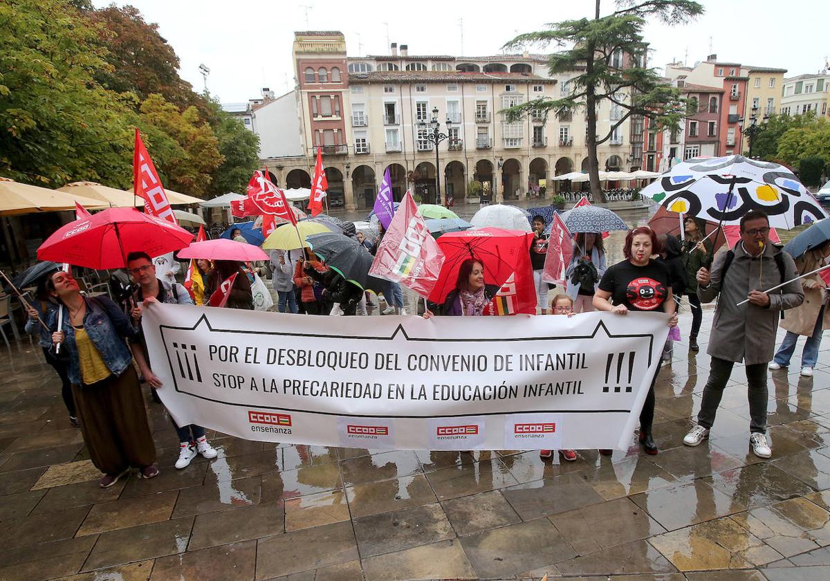 Un momento de la concentración en la tade de este jueves en la Plaza del Mercado.