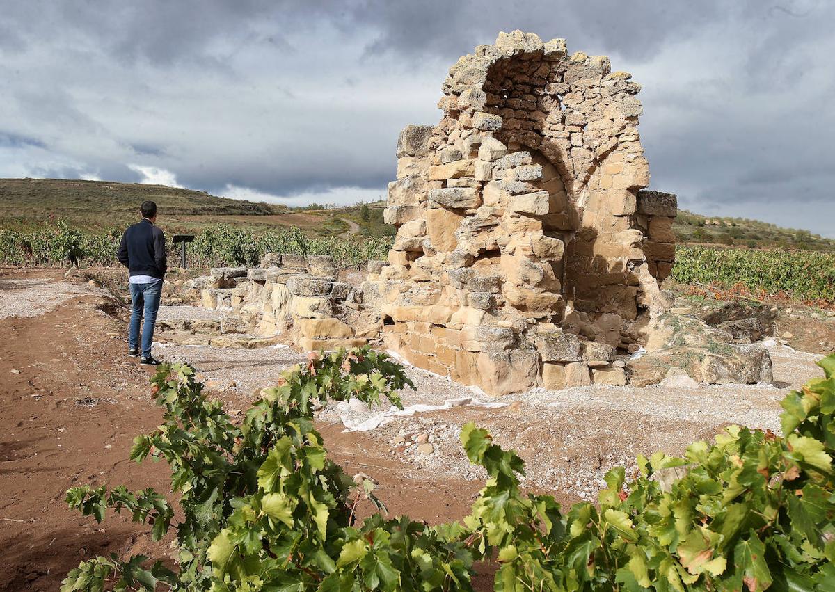 Imagen secundaria 1 - Las ruinas acaban de ser objeto de una obra de delimitación.