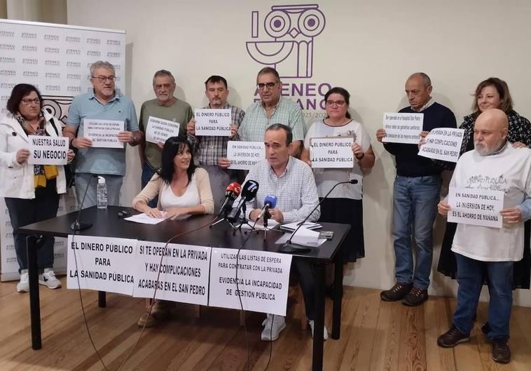 Miembros y portavoces de la Plataforma en Defensa por la Sanidad Pública de La Rioja.