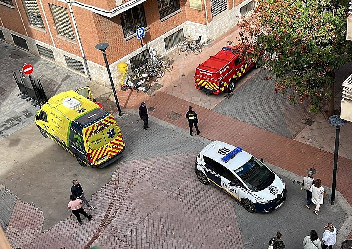 Imagen secundaria 1 - Los técnicos no detectan ningún escape de gas tras el desalojo de Adoratrices