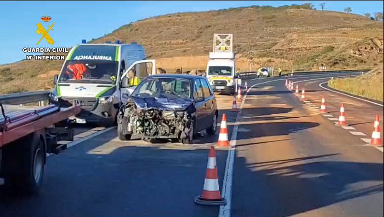 Estado de uno de los vehículos implicados en uno de los accidentes de la N-232.