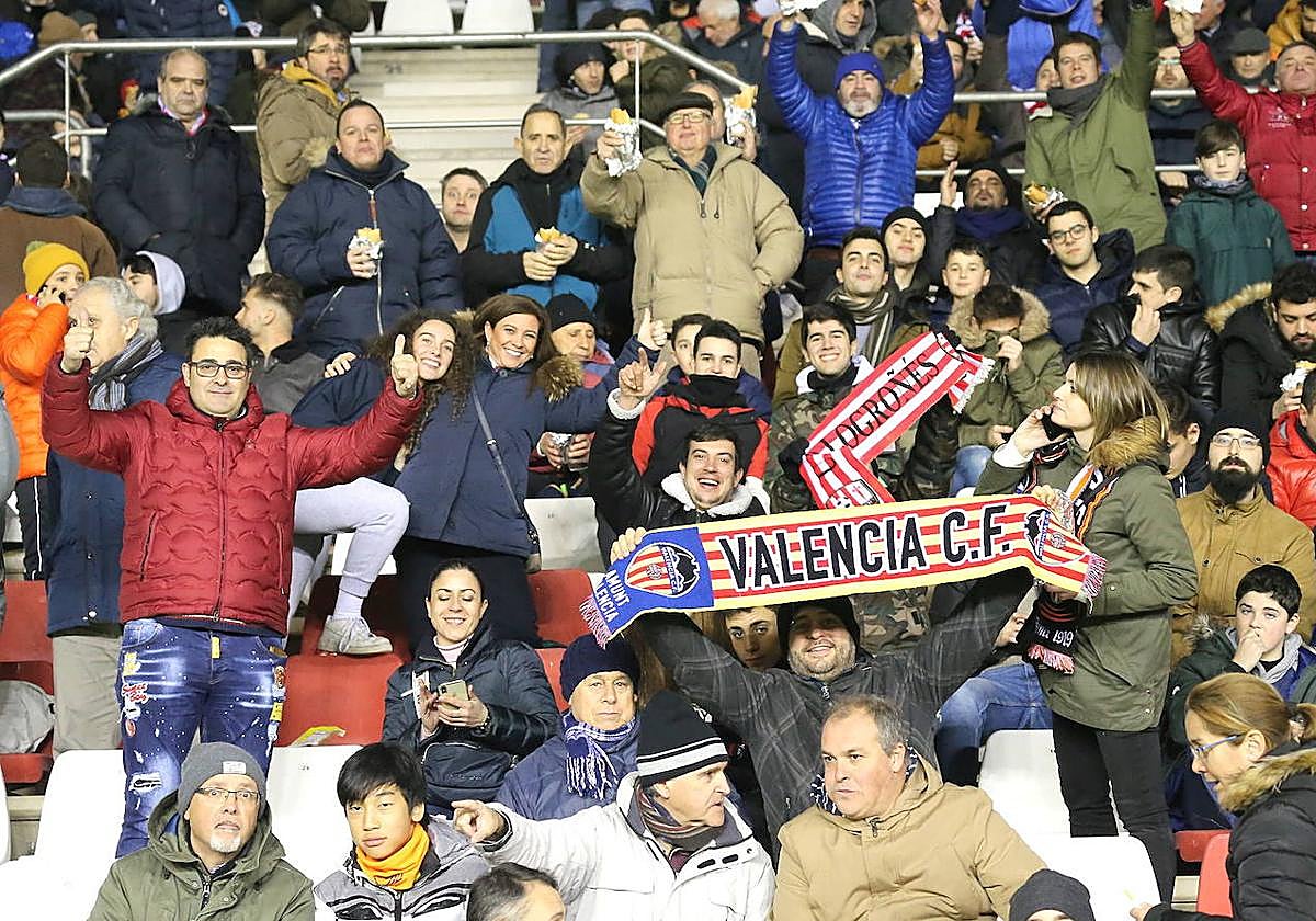 Aficionados en Las Gaunas en el anterior enfrentamiento de Copa entre la UDL y el Valencia.