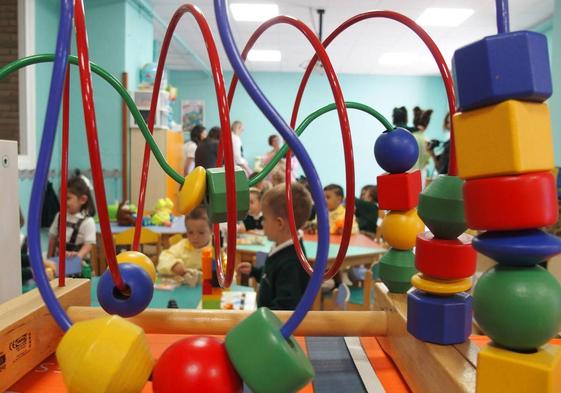 Niños en una clase de infantil.