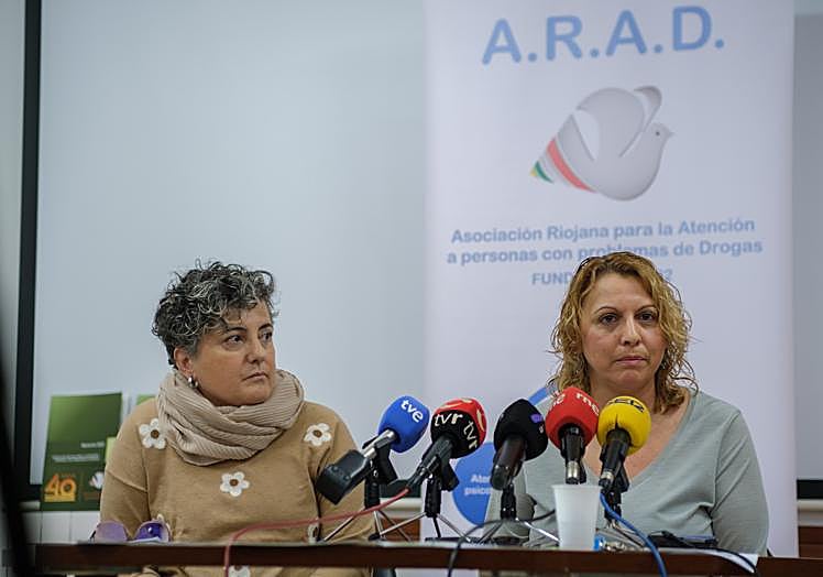 Montserrat Domínguez, presidenta de ARAD; y María Milagro, vicepresidenta y psicóloga del centro.