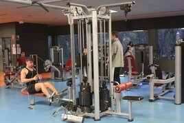 Usuarios en el gimnasio de Aquanájera esta misma semana.