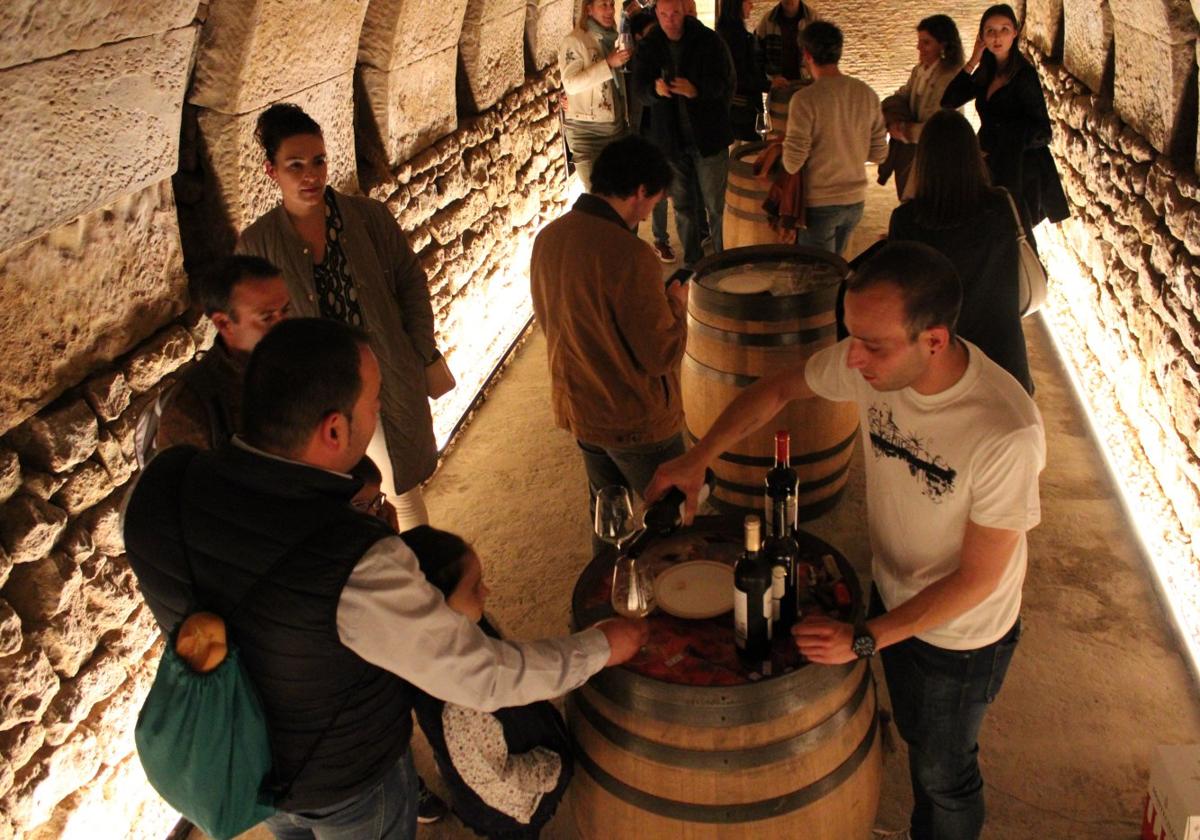 Once calados abrieron sus puertas al público, que pudo degustar diversos vinos acompañados por un aperitivo.