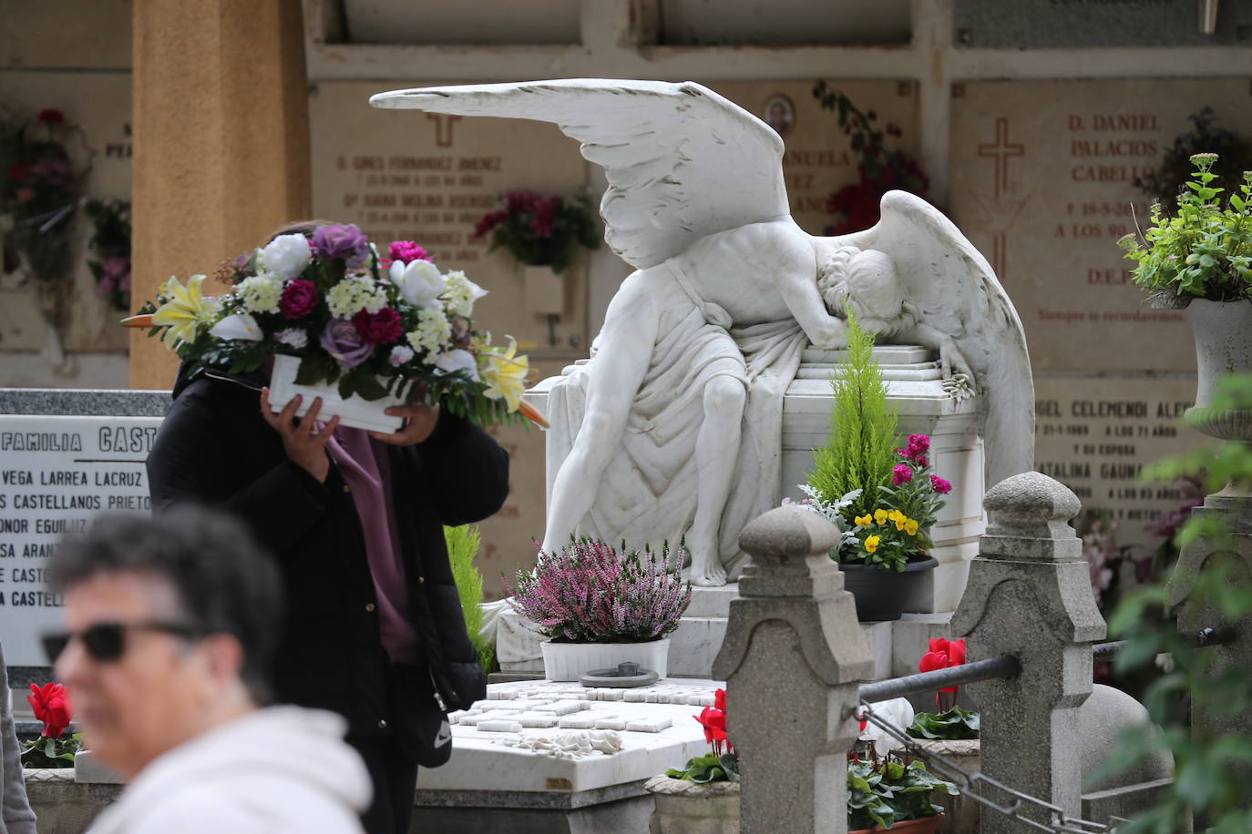 El Día de Todos los Santos, en el cementerio de Logroño