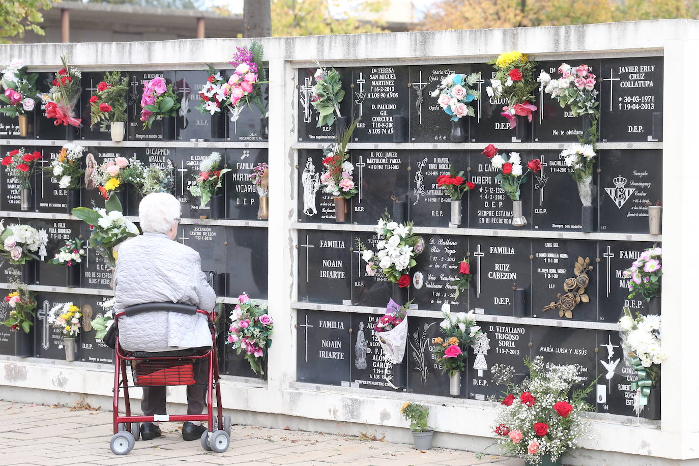 El Día de Todos los Santos, en el cementerio de Logroño