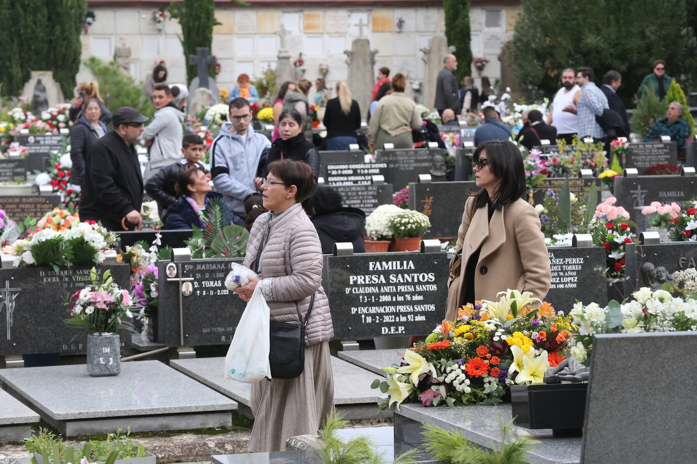 El Día de Todos los Santos, en el cementerio de Logroño