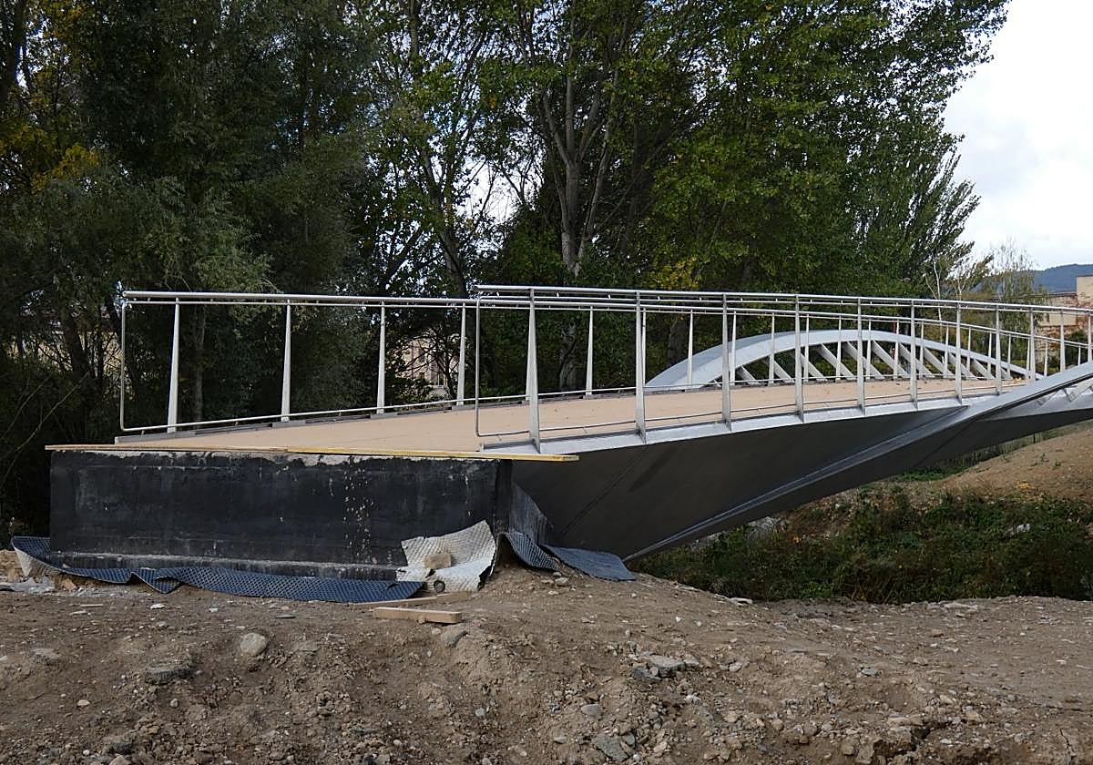 La pasarela, aún sin los acabados previstos.
