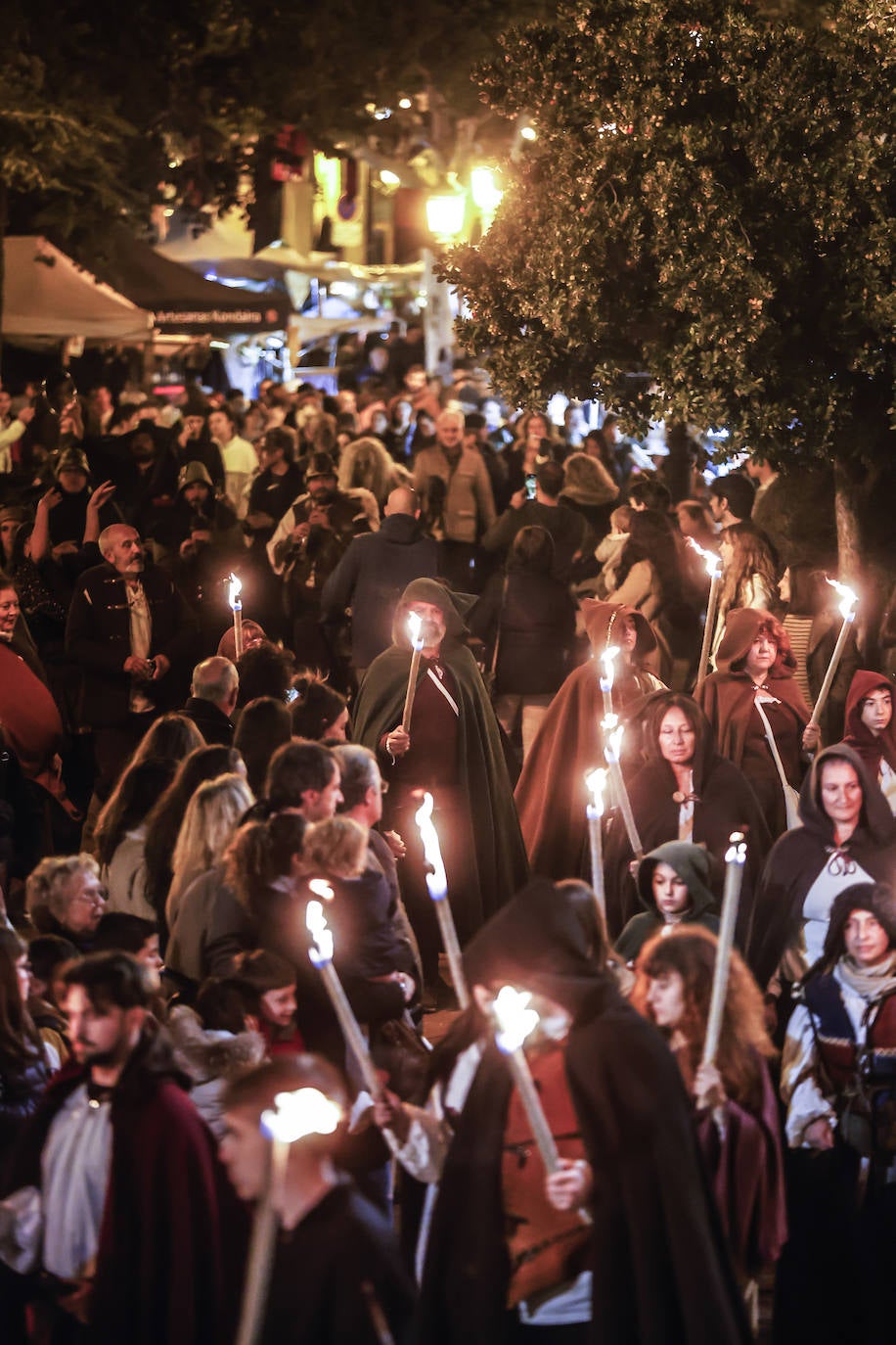 &#039;El baile de los malditos&#039; cerró la fiestas de las brujas
