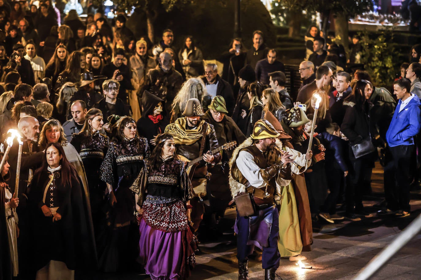 &#039;El baile de los malditos&#039; cerró la fiestas de las brujas