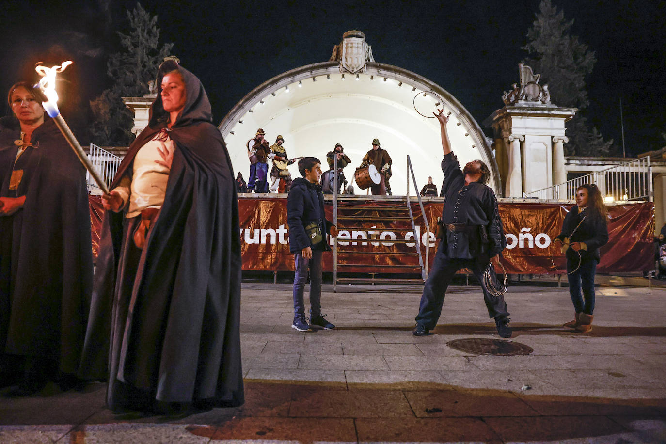 &#039;El baile de los malditos&#039; cerró la fiestas de las brujas