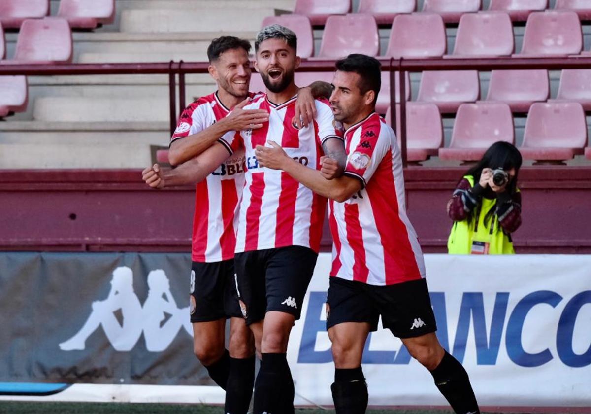 Jordi Escobar celebra el primer gol.