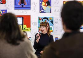 Cristina Daura habla de su exposición 'Tiempo desarticulado' en el Ayuntamiento de Logroño.