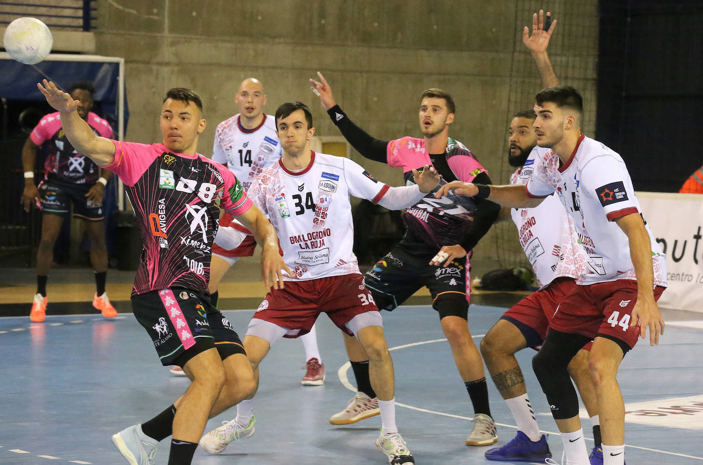 El Ciudad de Logroño logra una necesitada victoria frente al Puente Genil