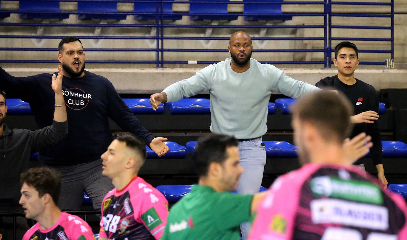 El Ciudad de Logroño logra una necesitada victoria frente al Puente Genil