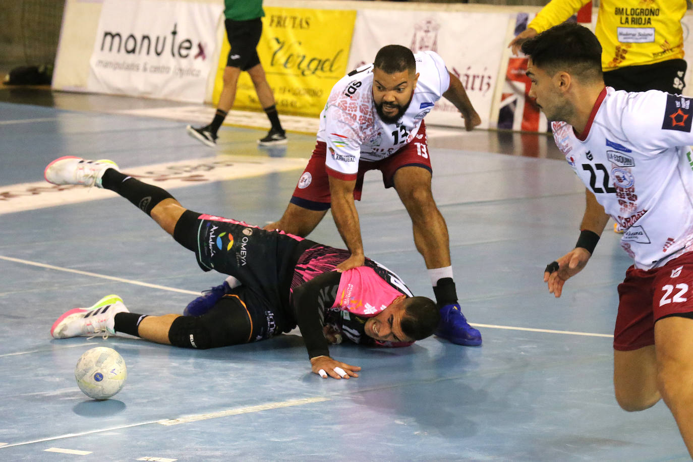 El Ciudad de Logroño logra una necesitada victoria frente al Puente Genil