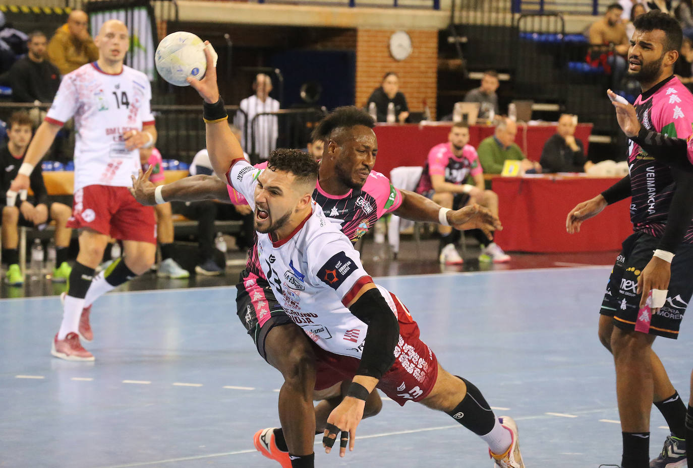 El Ciudad de Logroño logra una necesitada victoria frente al Puente Genil