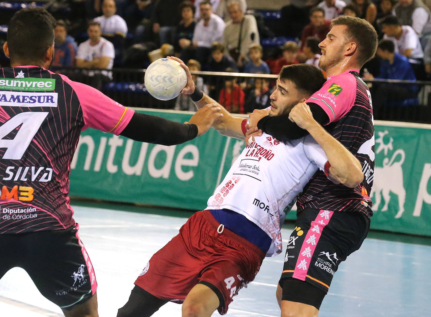 El Ciudad de Logroño logra una necesitada victoria frente al Puente Genil