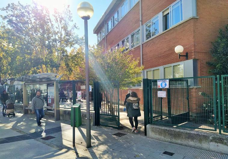 Exterior del colegio Obispo Blanco Nájera en Logroño.