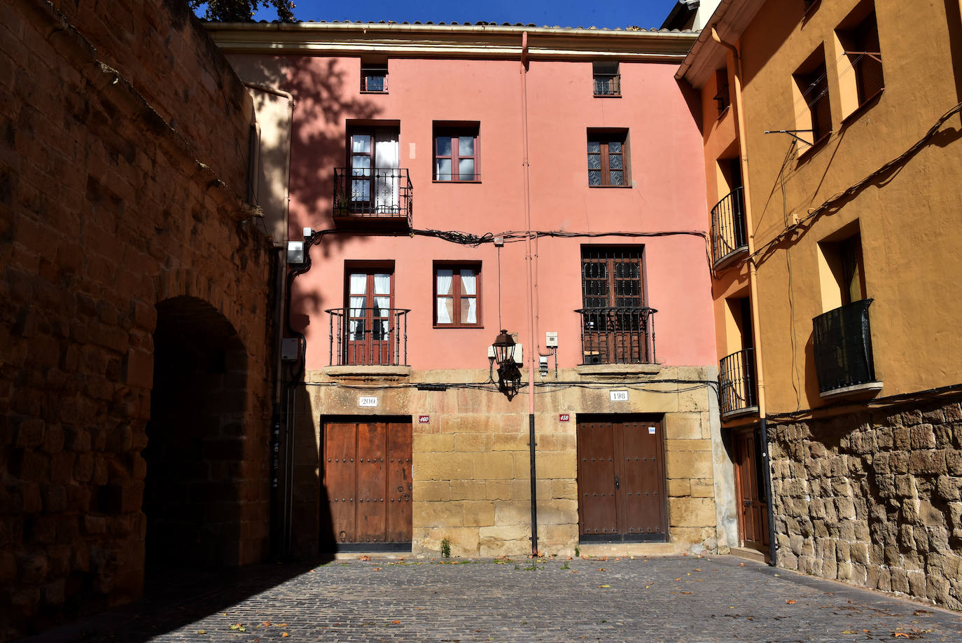 Mayor 160, protegido, junto al Revellín, no así el anexo 158.